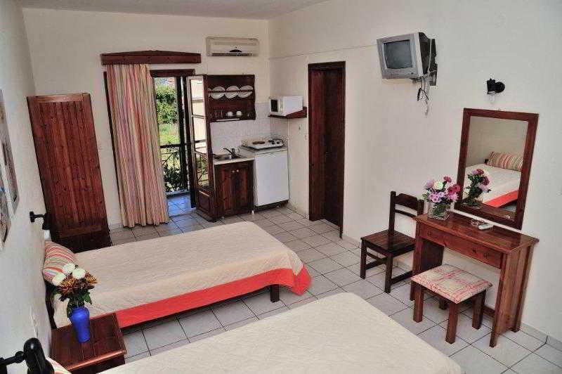 Manolas 3* Skiathos Town