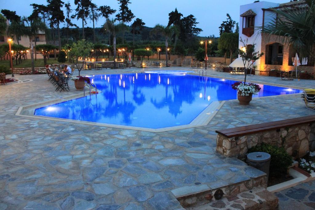 Omega Platanias Aparthotel