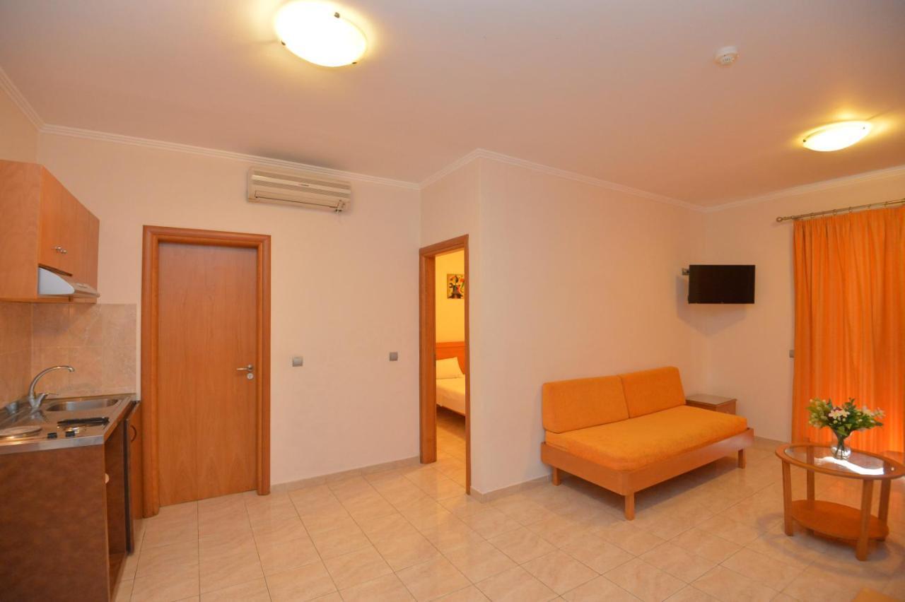 Guest house Perla Marina 4*
