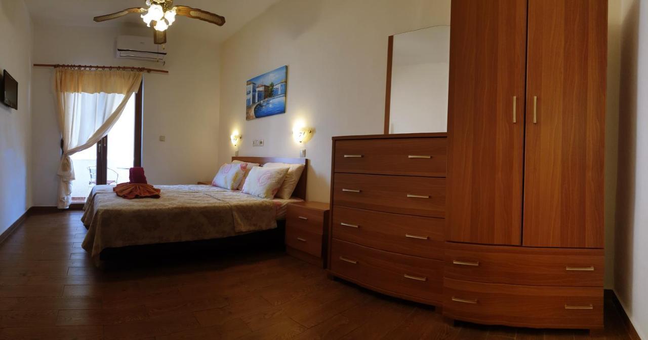Apollo Apartment *
