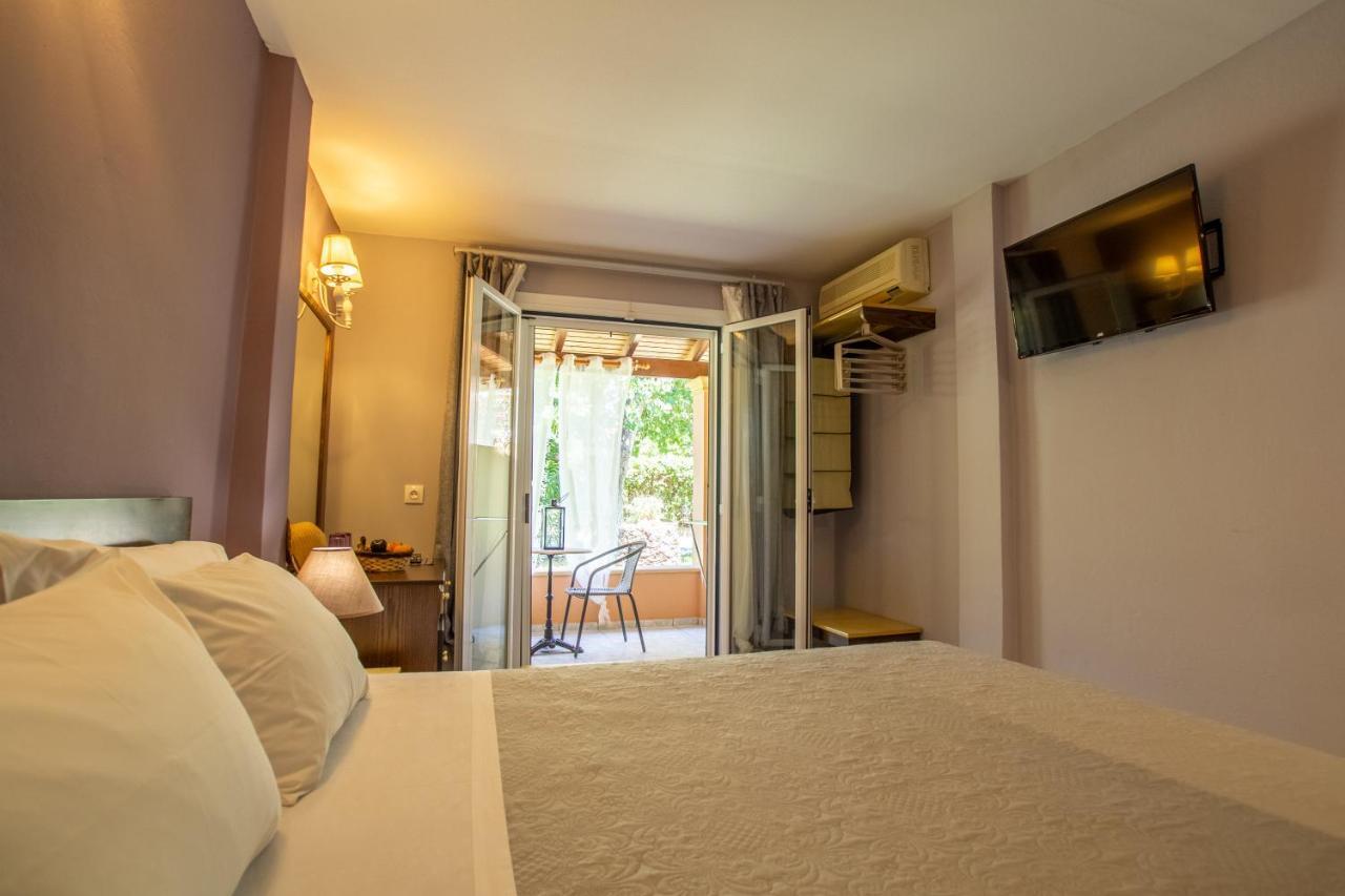 Tellis Bed & Breakfast 2*