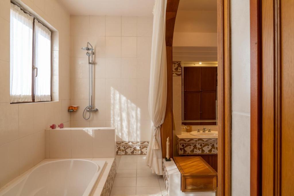 Modern With Gardens And Stunning Views Ligaria (Crete)