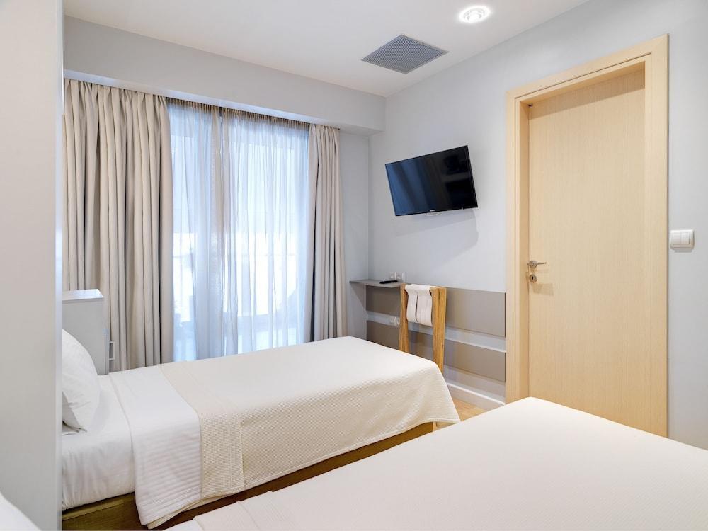 Phidias Hotel 2*