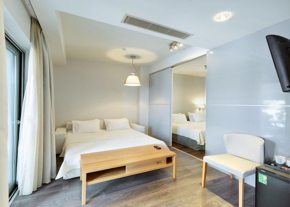 Phidias Hotel 2*