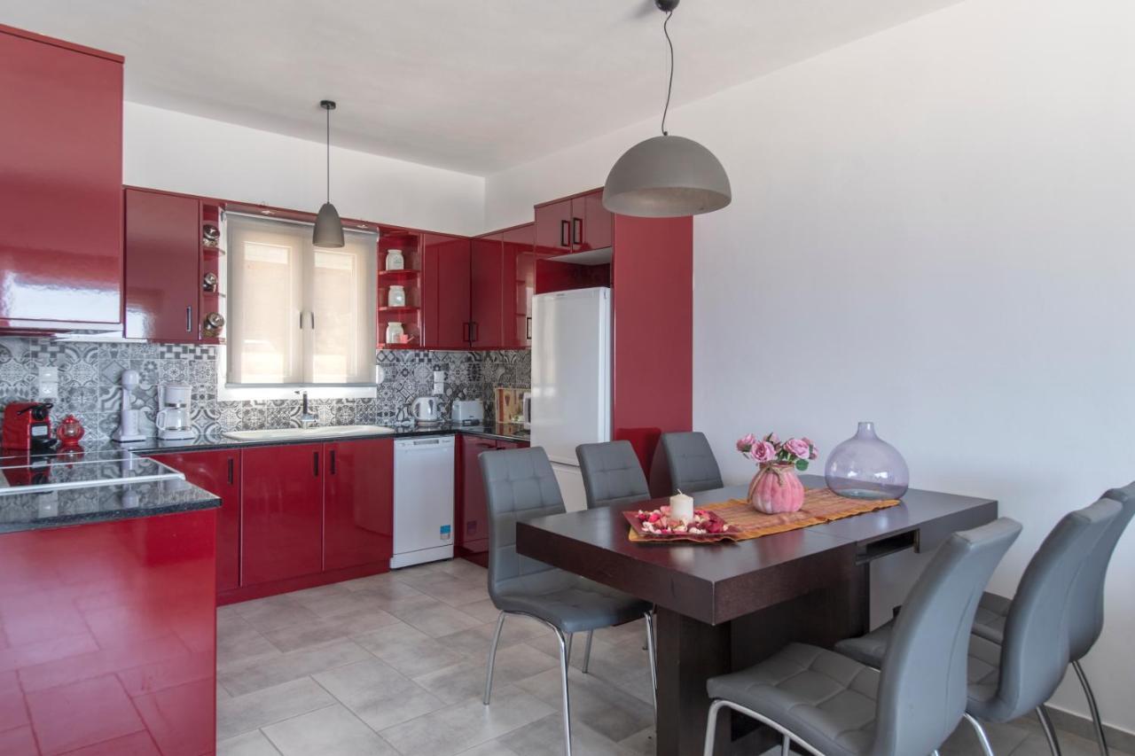 Ormos Naoussa's Apartment