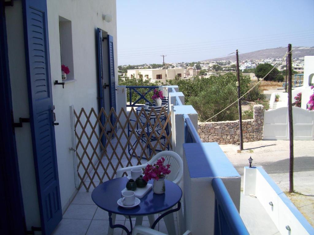 Ancient Thera 2* Perissa (Santorini)