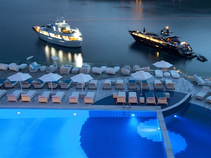 Petasos & - Small Luxury Of The World