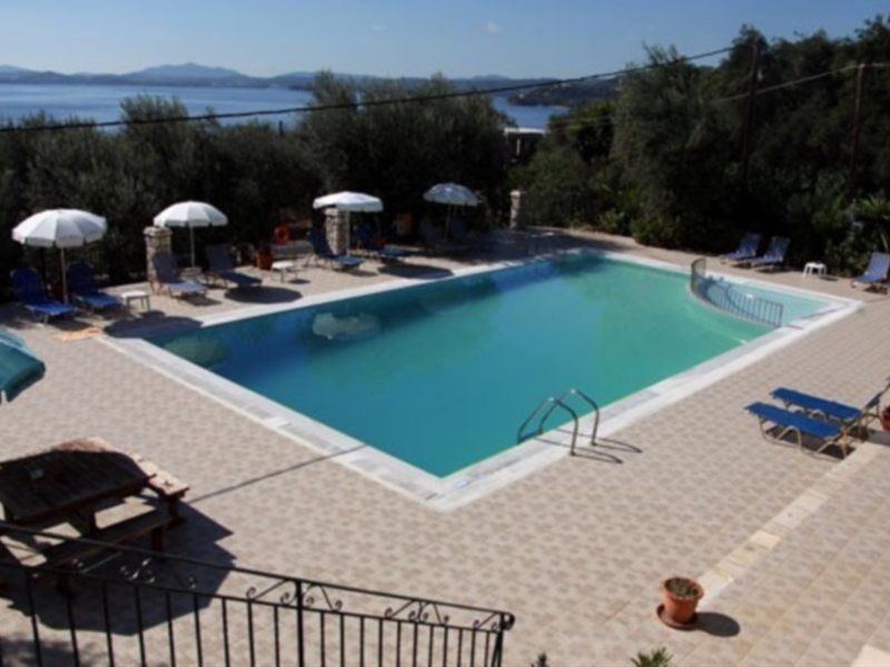Crystal Blue Hotel, 3*