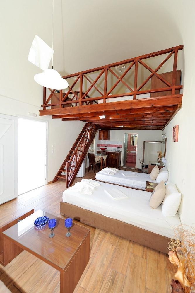 Asterolithos Hotel 4*
