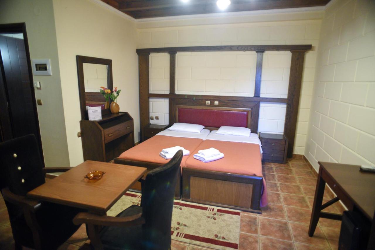 παραδοσιακο Hotel Loutraki (Pella)