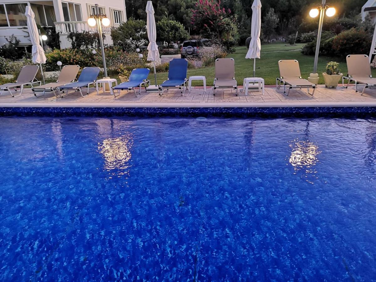 Louis Luxury By Living In Blue Villa *