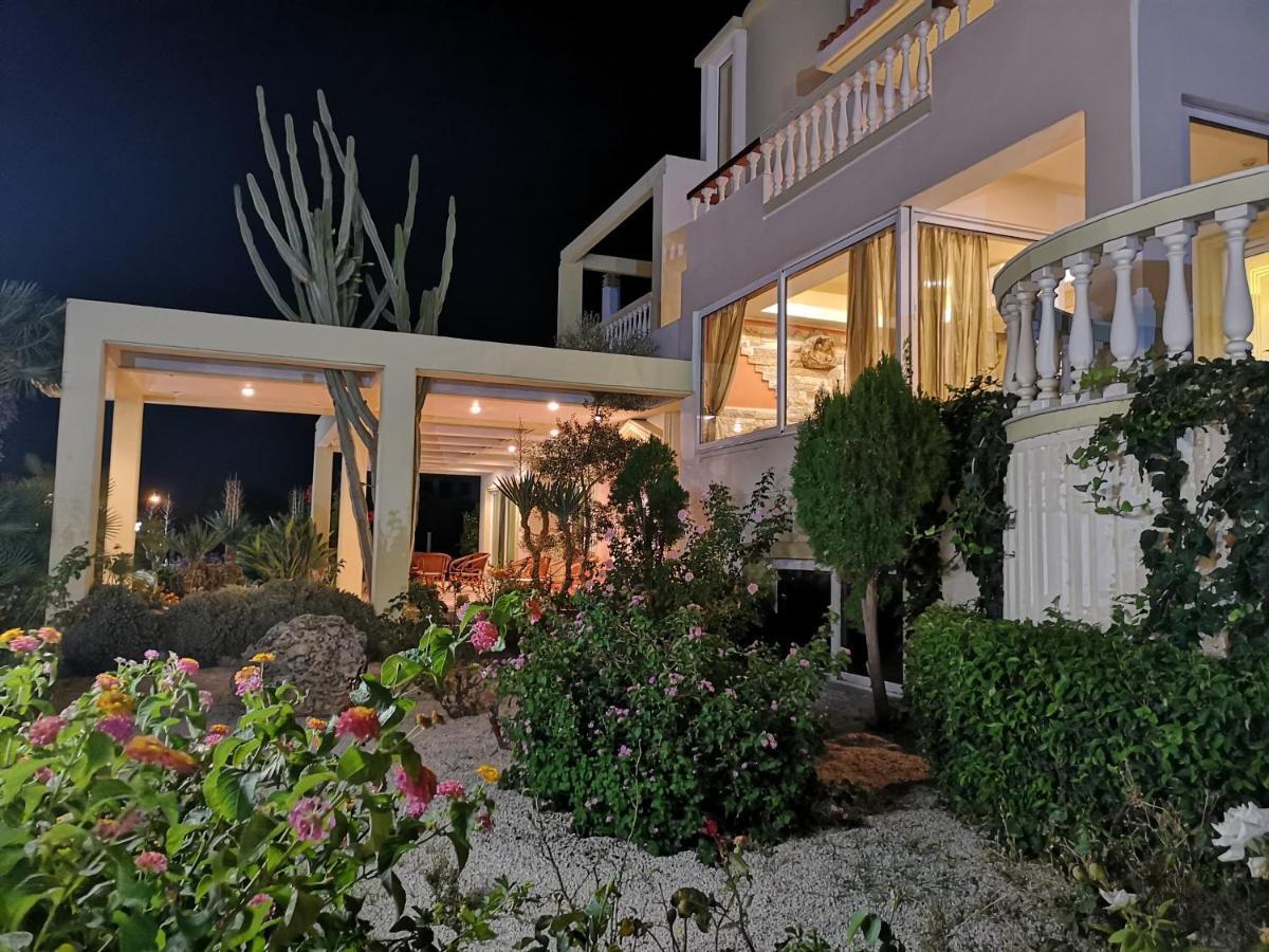 Louis Luxury By Living In Blue Villa