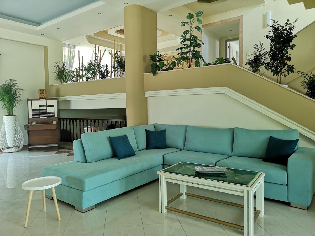 Louis Luxury By Living In Blue