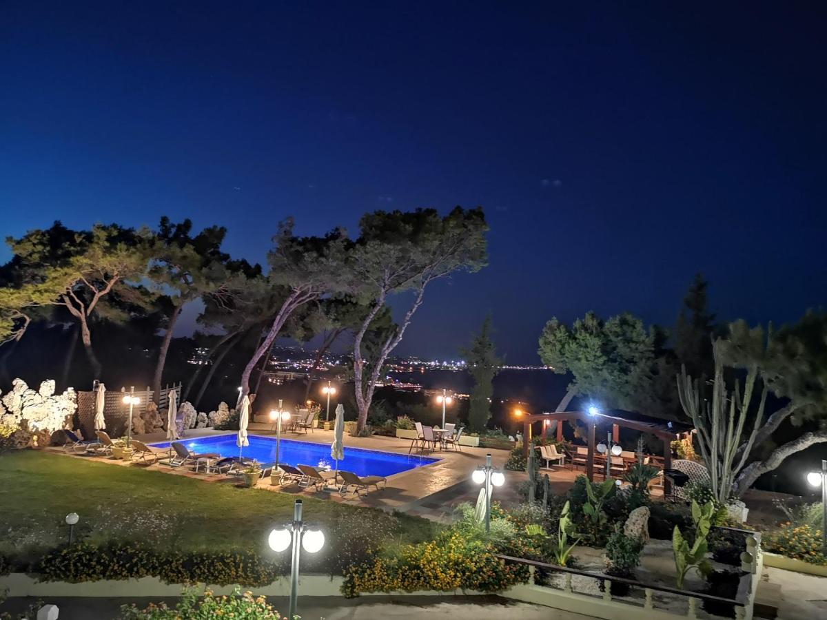 Louis Luxury By Living In Blue Villa *
