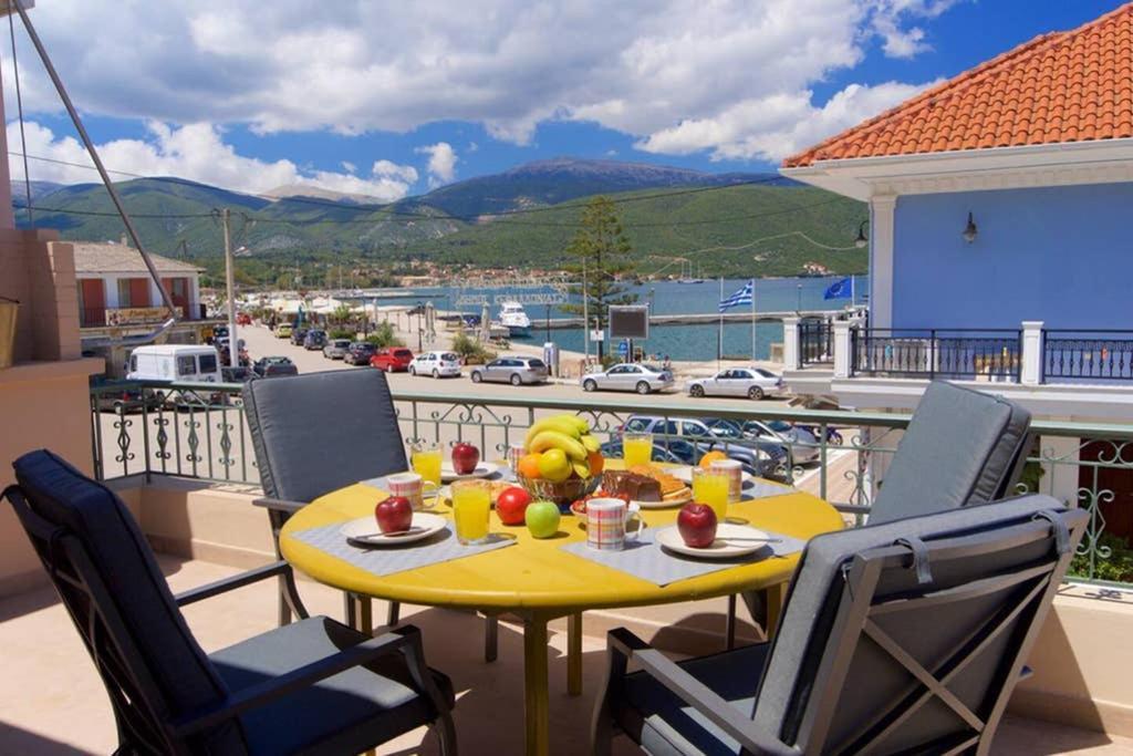 Casa Di Vito, 10m From Sami's Main Square Apartment
