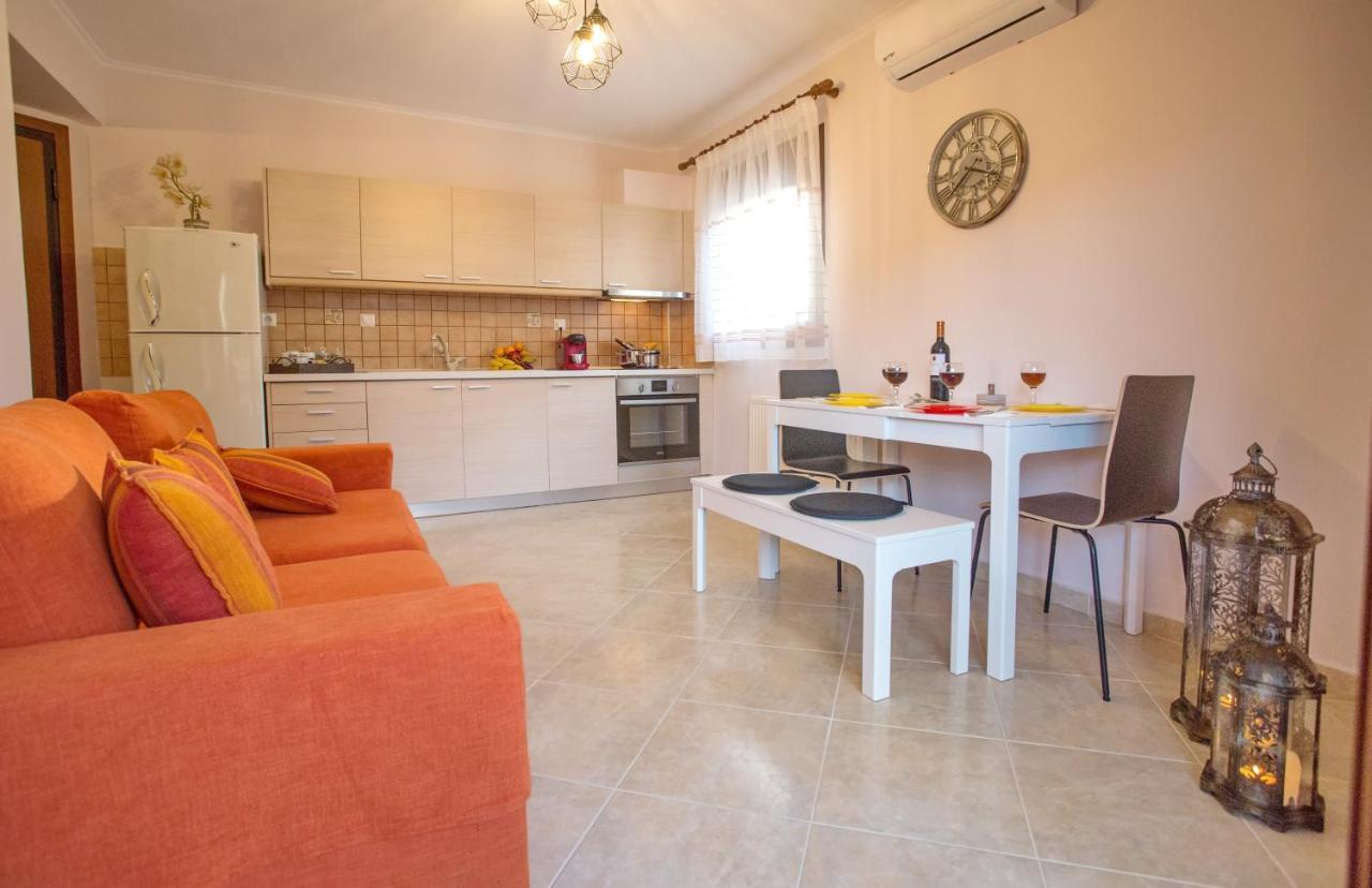 Konstantina & Evgenia Deluxe Apartment