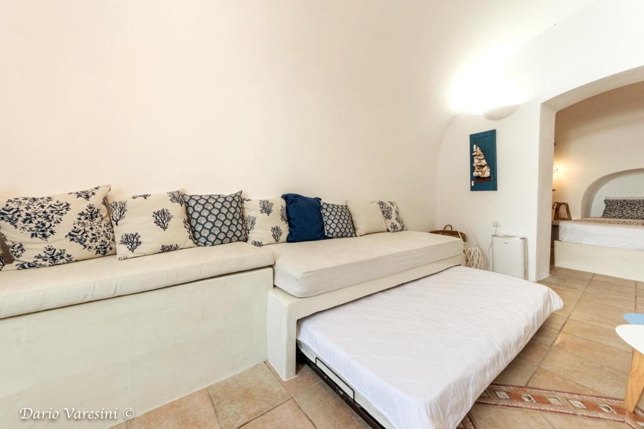 Santorinian Lava House Holiday home Pyrgos Kallistis