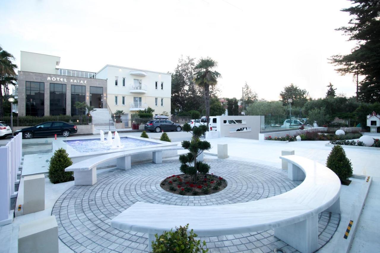 Naias Aparthotel 3*