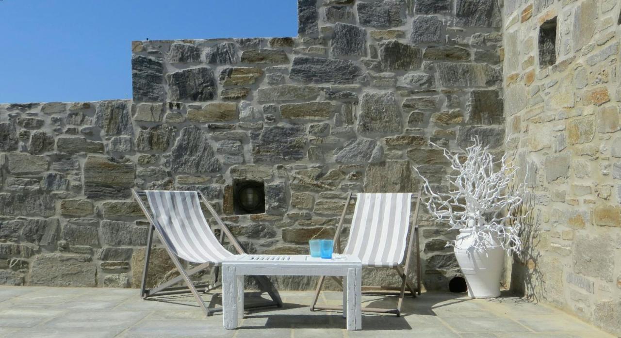 Serifos Houses Diasella *