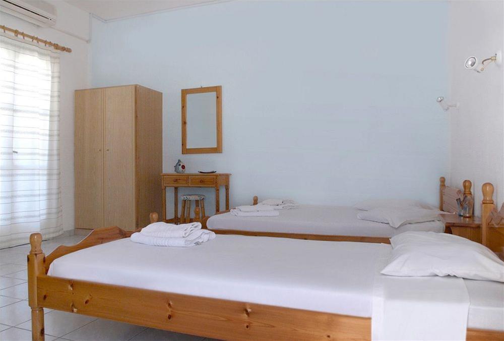 Valvis Aparthotel Perissa (Santorini)