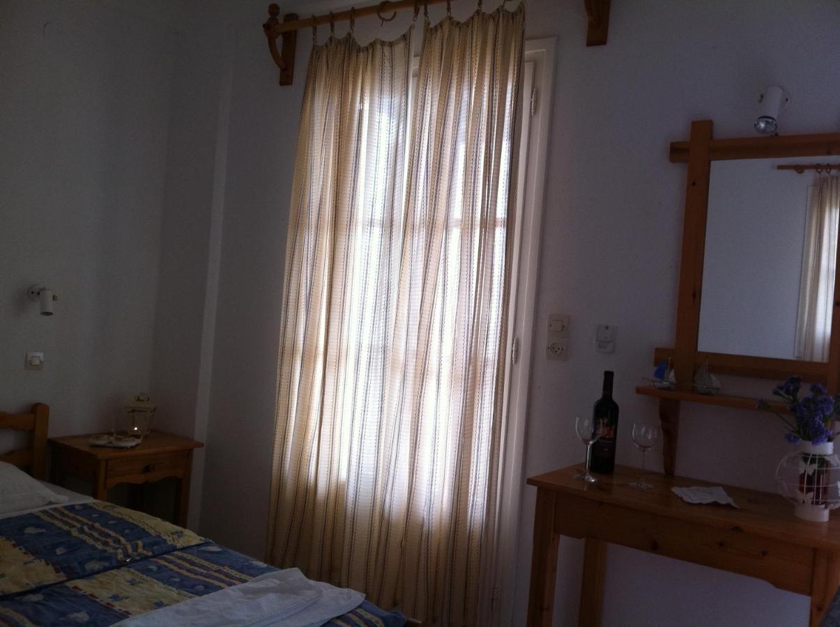 Studios Parian Blu Apartment Logaras