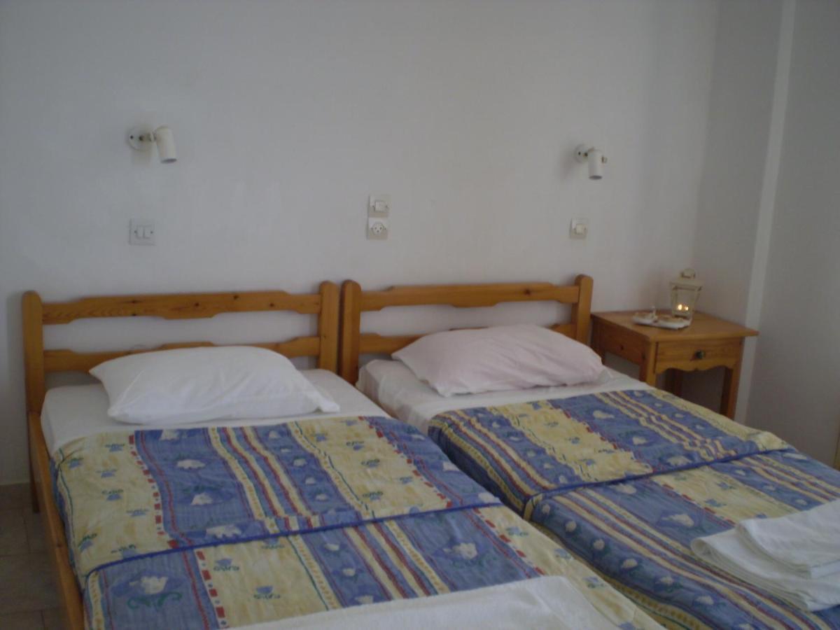 Apartment Studios Parian Blu Logaras