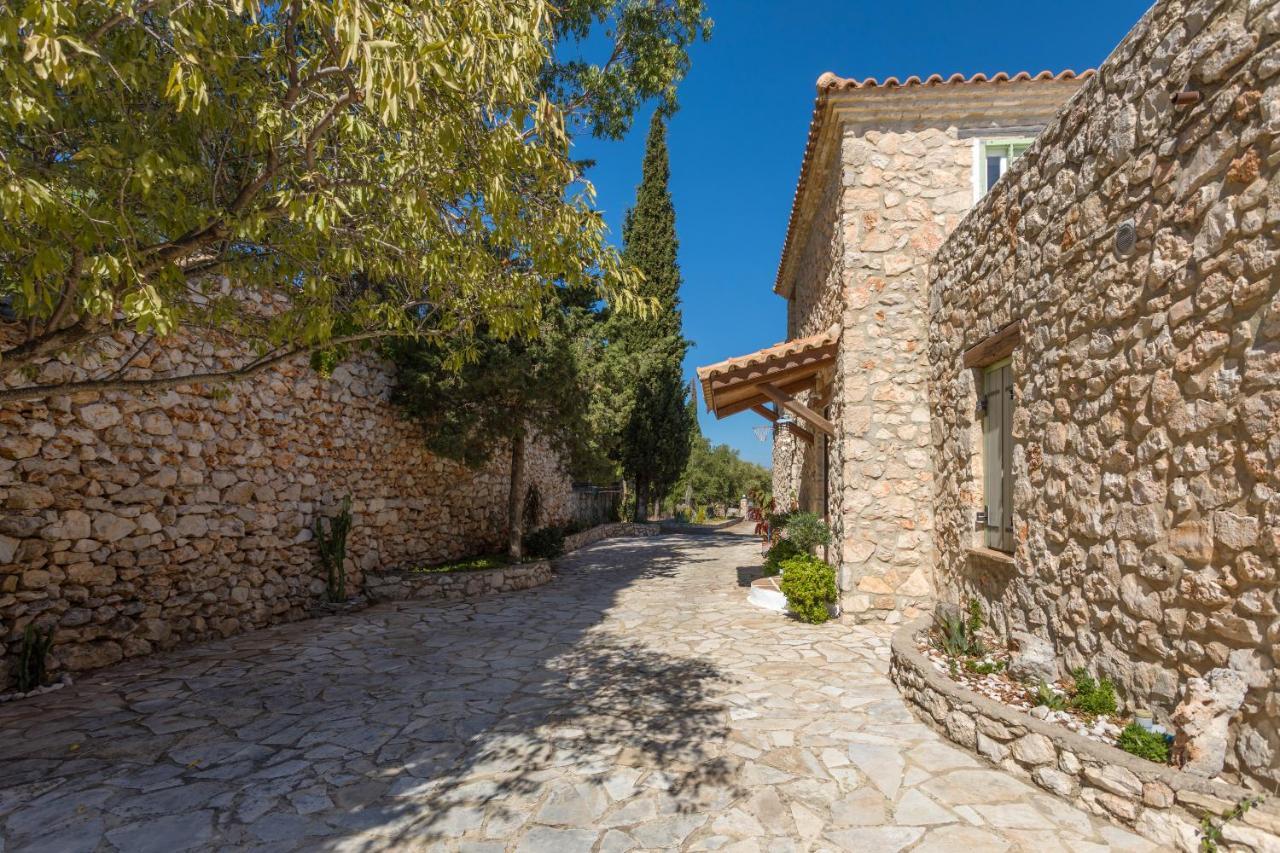Louiza - Luxury Stone Volimes