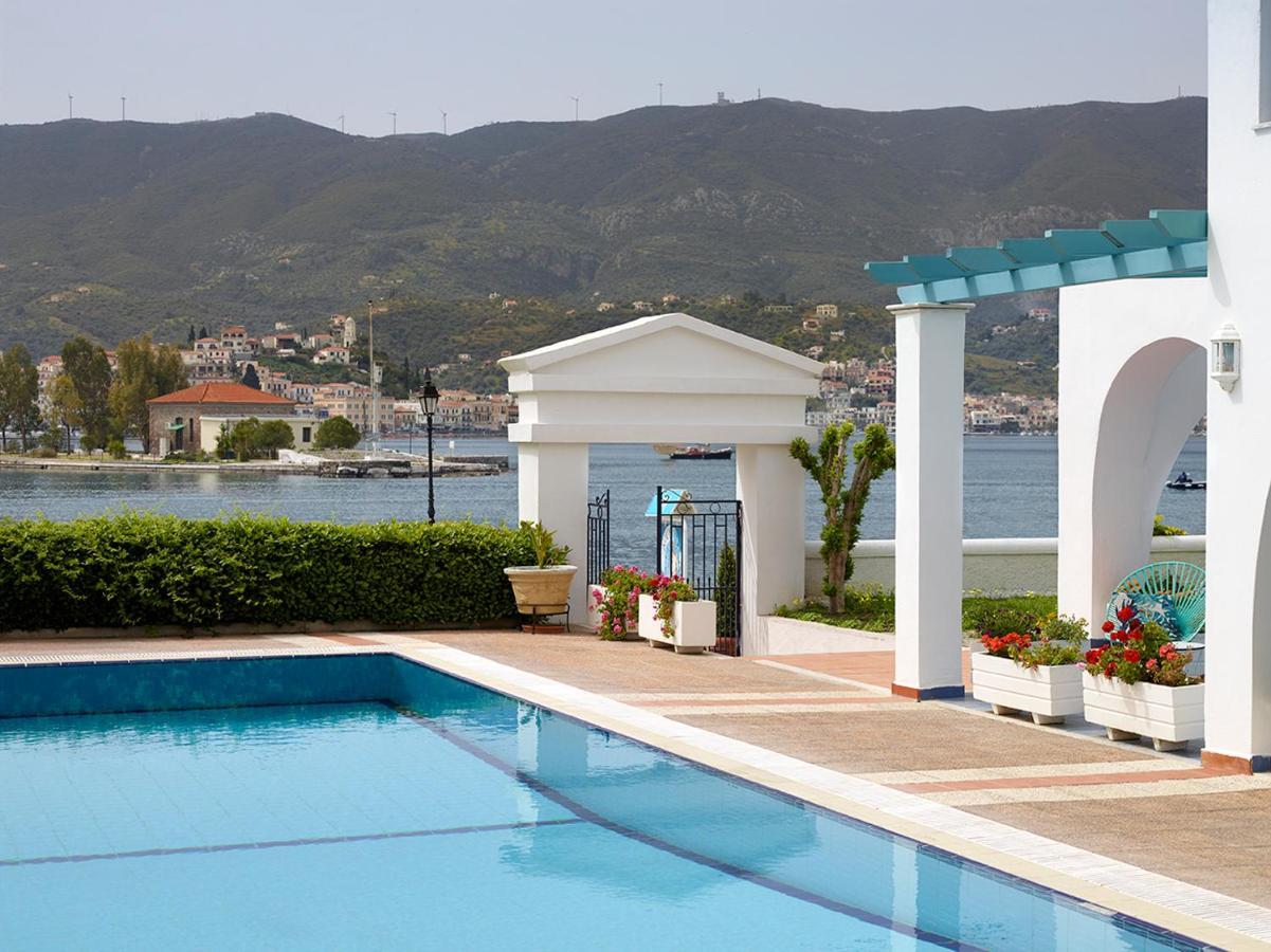 Nikis Village Aparthotel 3*