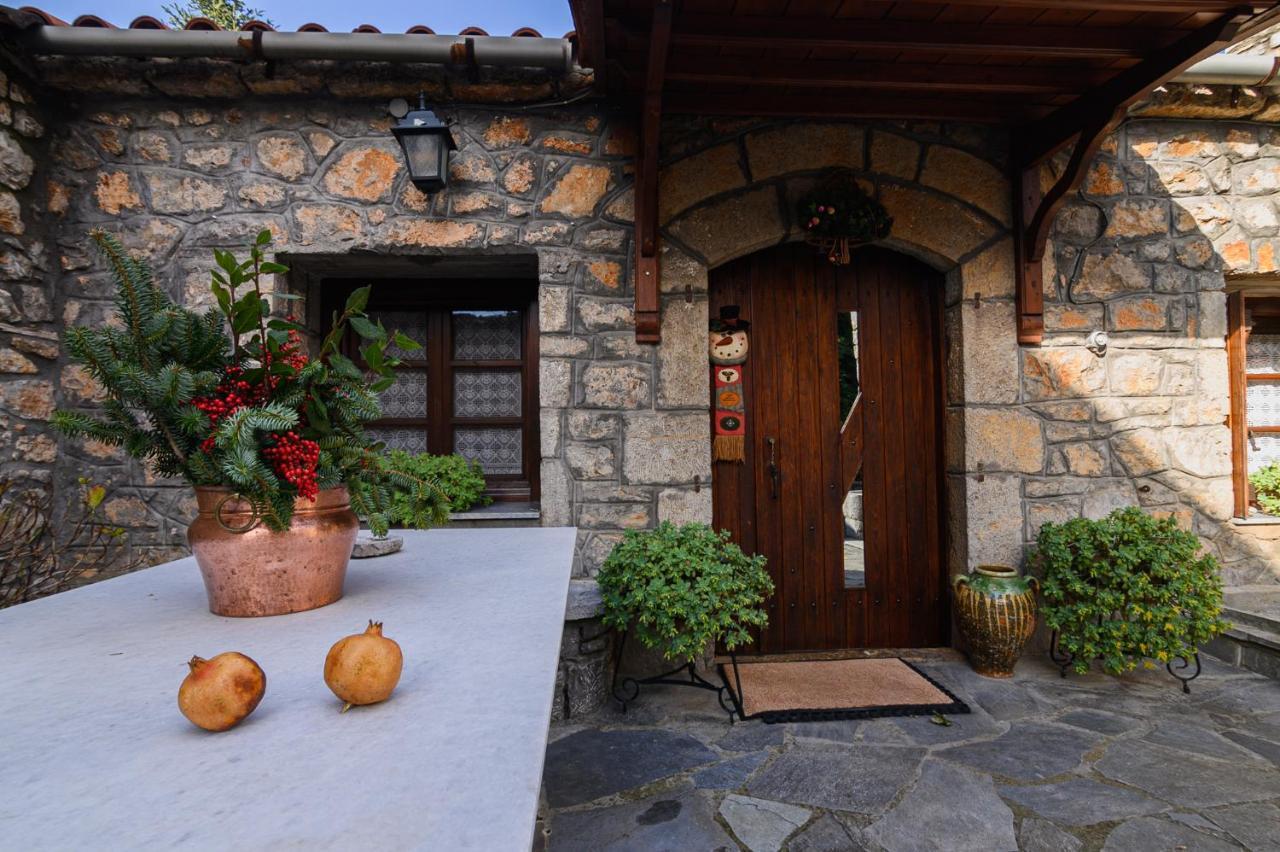 Karahalios Guest house *