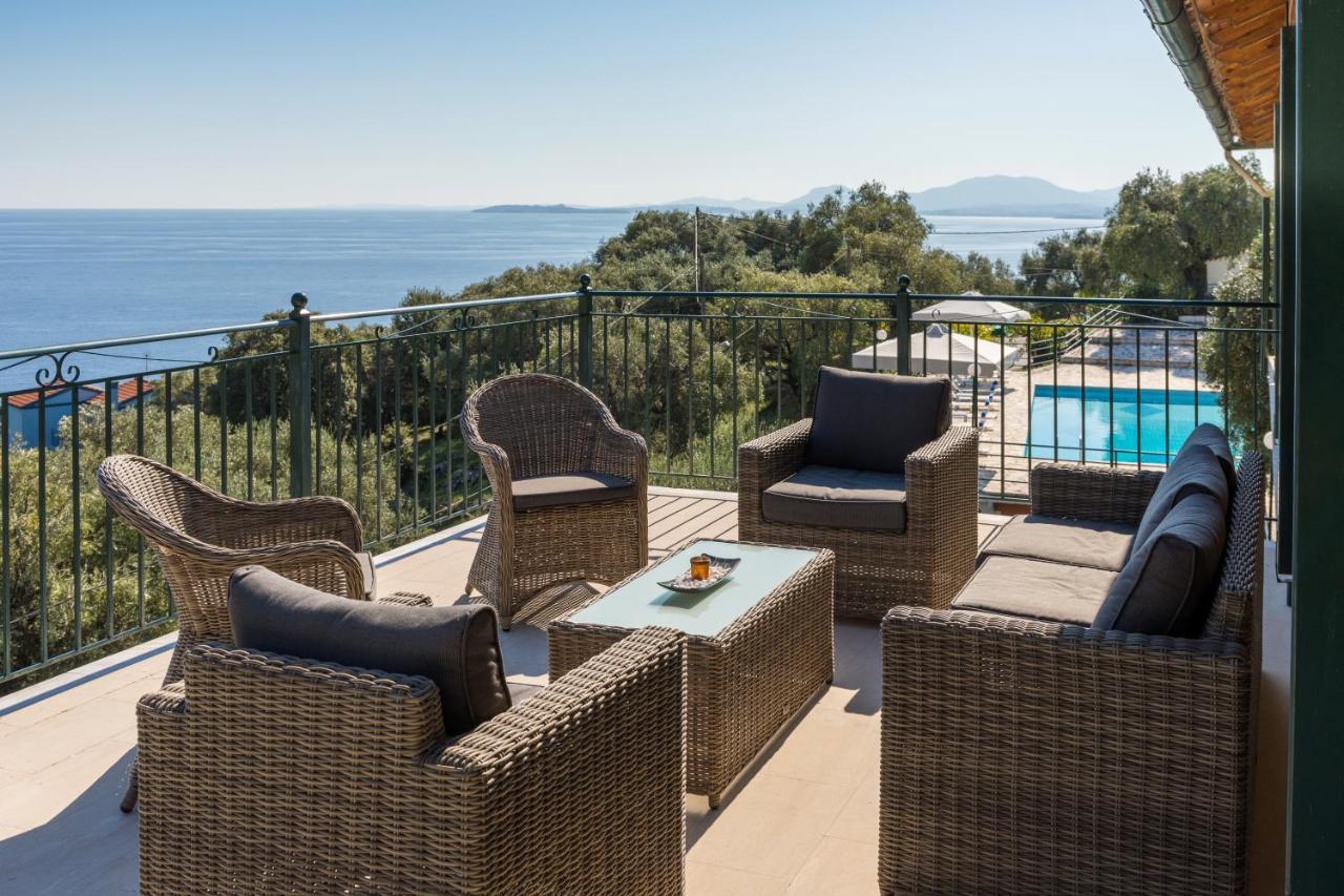 Andonis Villa *