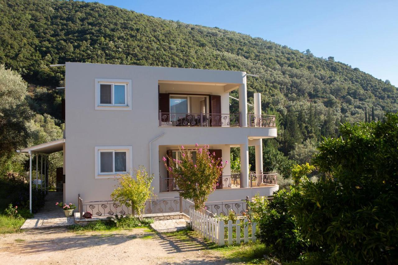 Thea Family 2 * Geni (Lefkada)