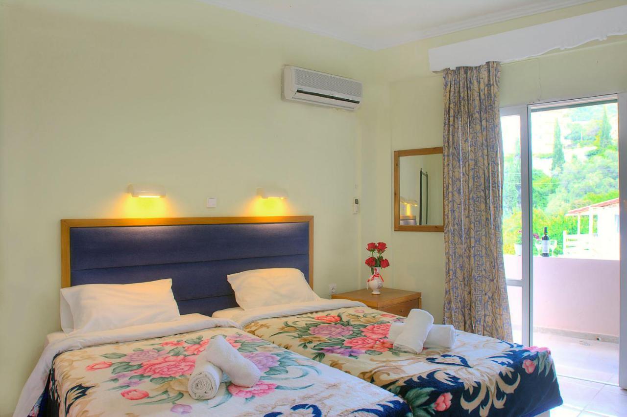 Delphi Aparthotel Agios Gordios (Corfu)