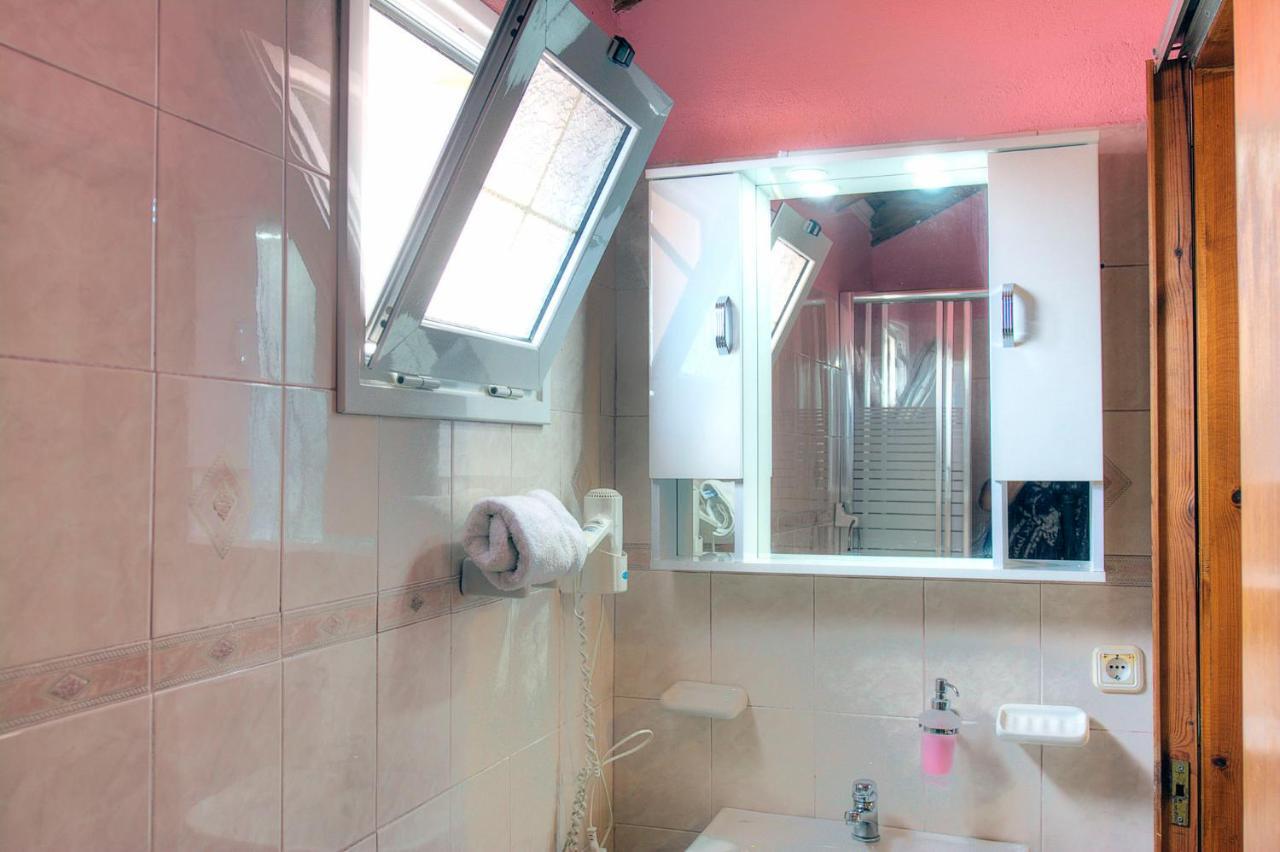 Delphi Aparthotel