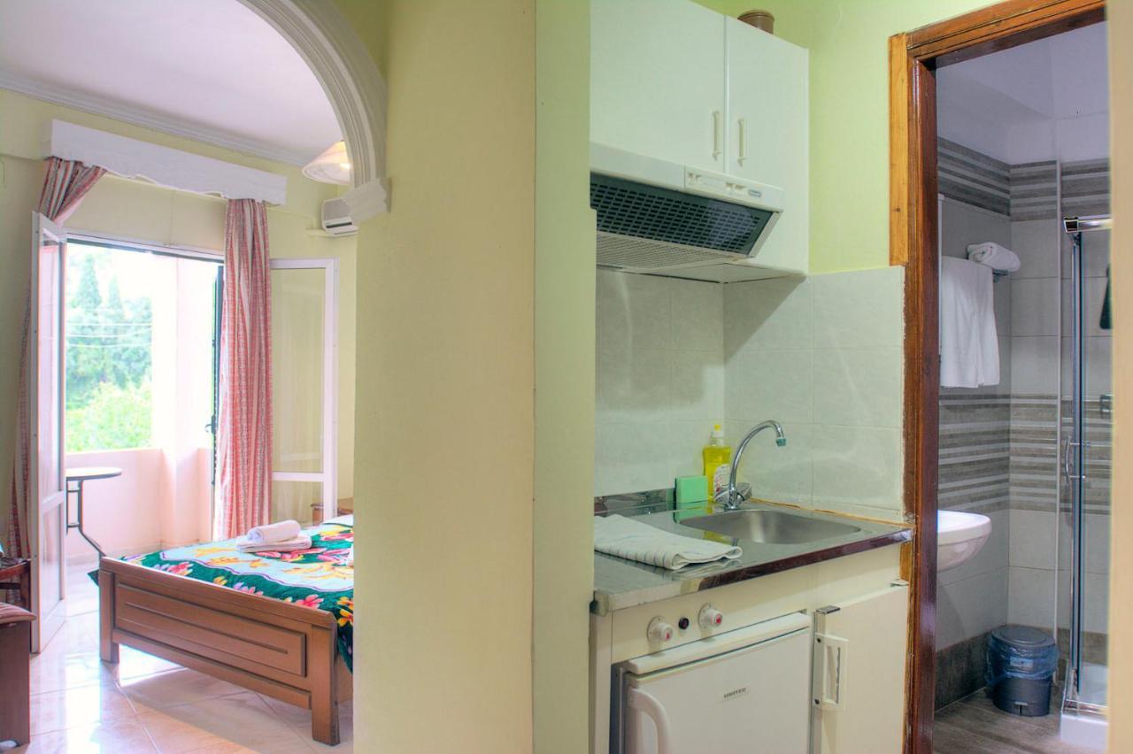 Delphi Aparthotel Agios Gordios (Corfu)