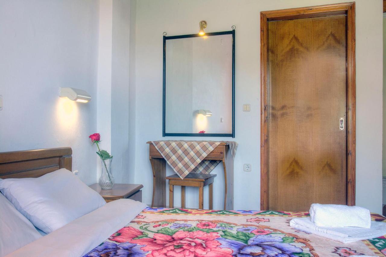Delphi Aparthotel Agios Gordios (Corfu)