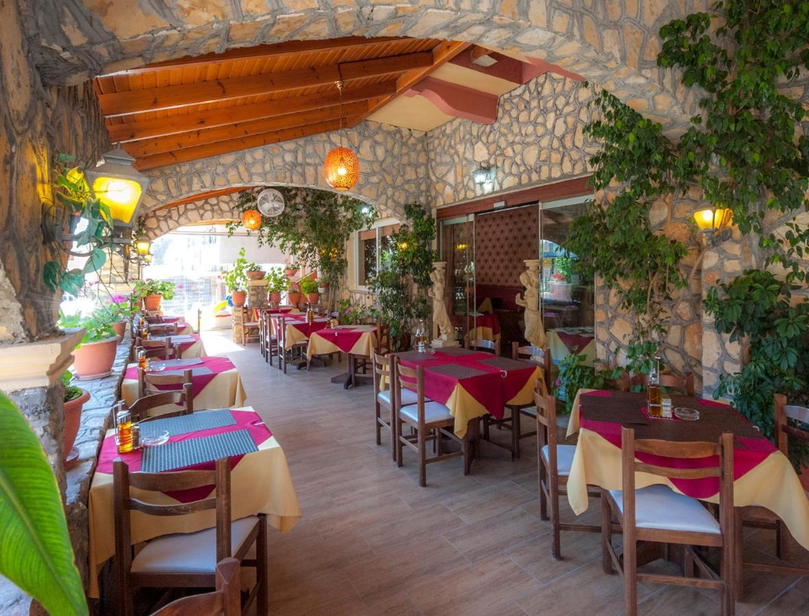 Delphi Aparthotel
