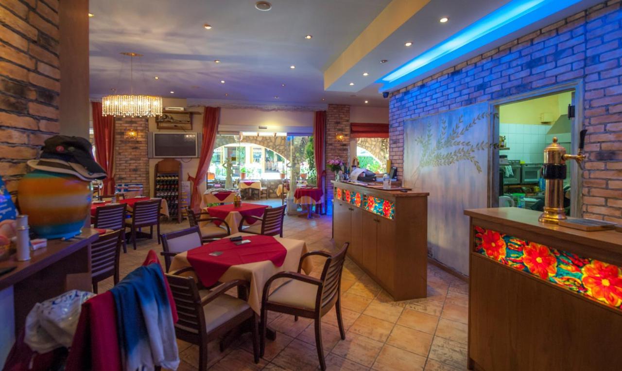 Delphi Aparthotel Agios Gordios (Corfu)