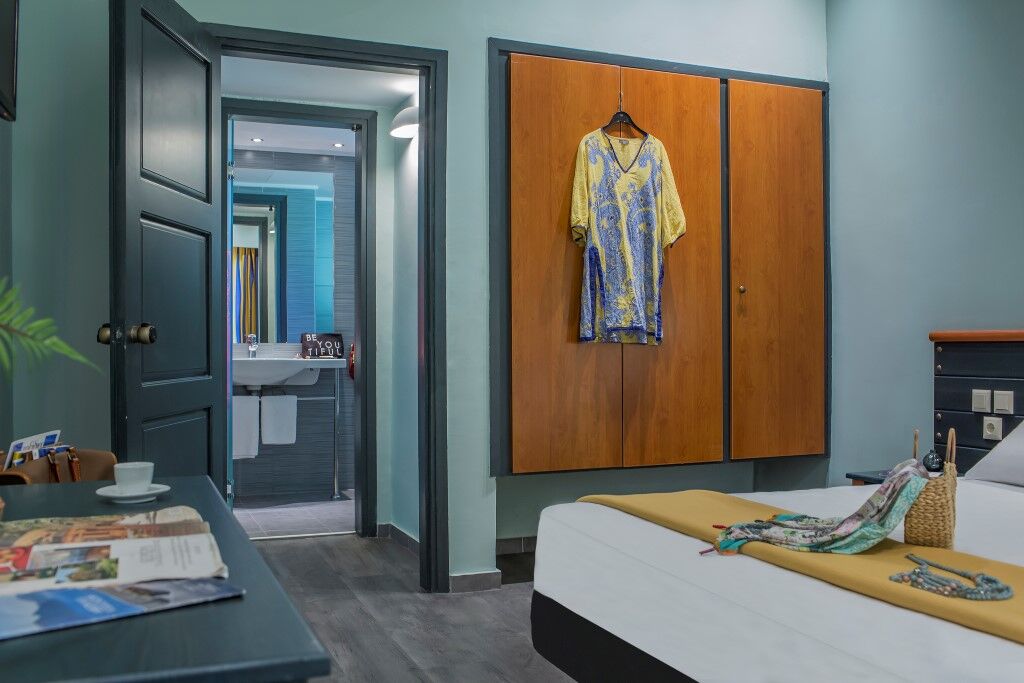 Golden Coast & Hotel