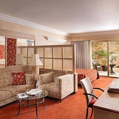 Holiday Suites Hotel