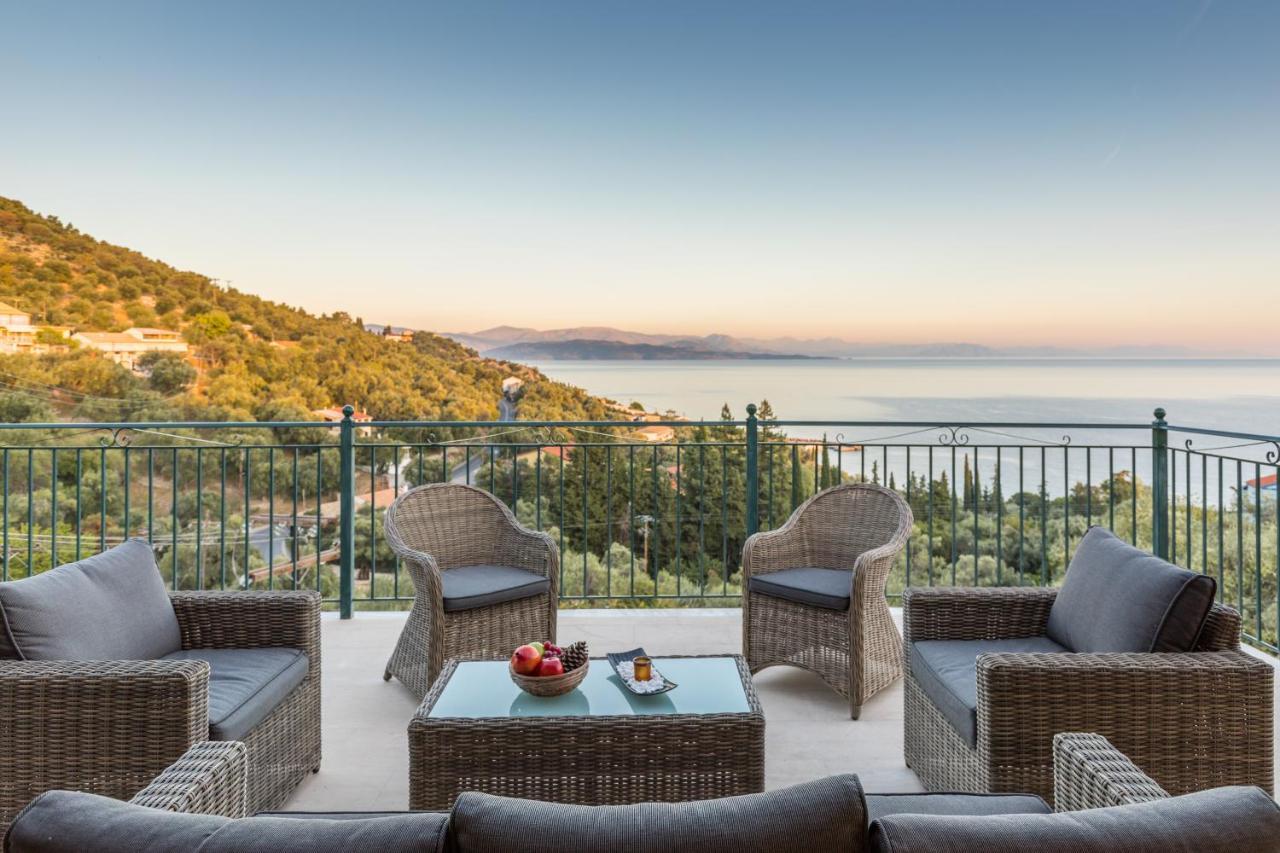 Andonis Villa *