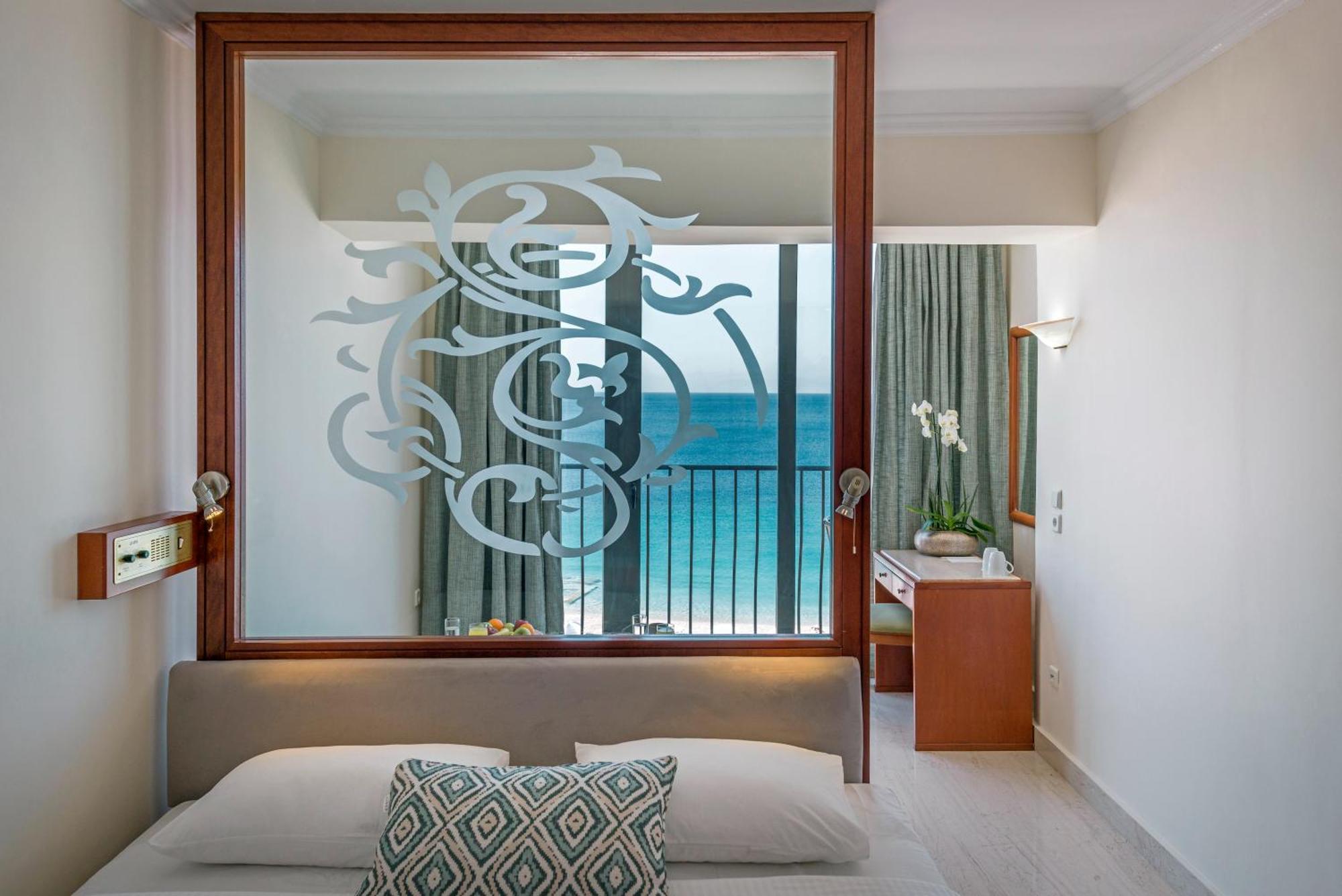 Mitsis La Hotel 4*