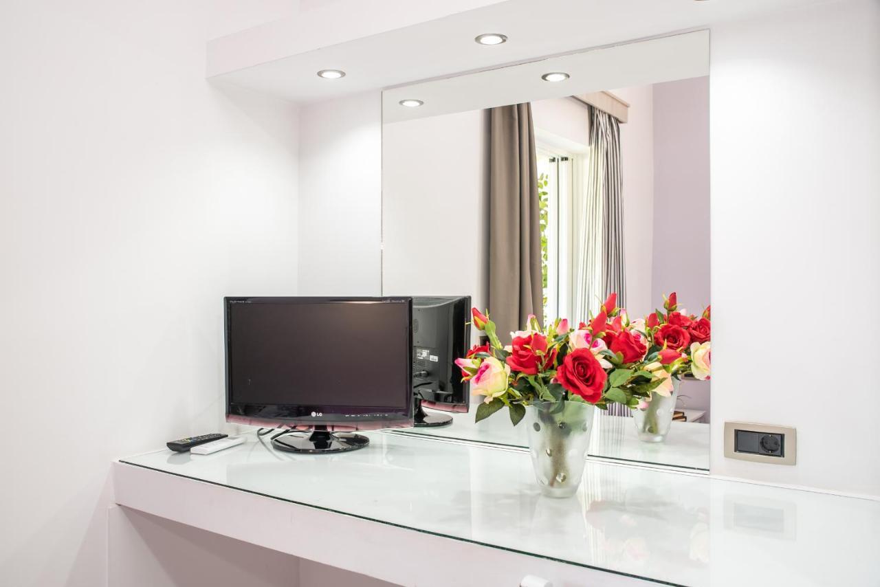 Aparthotel Tom & John Center 4*