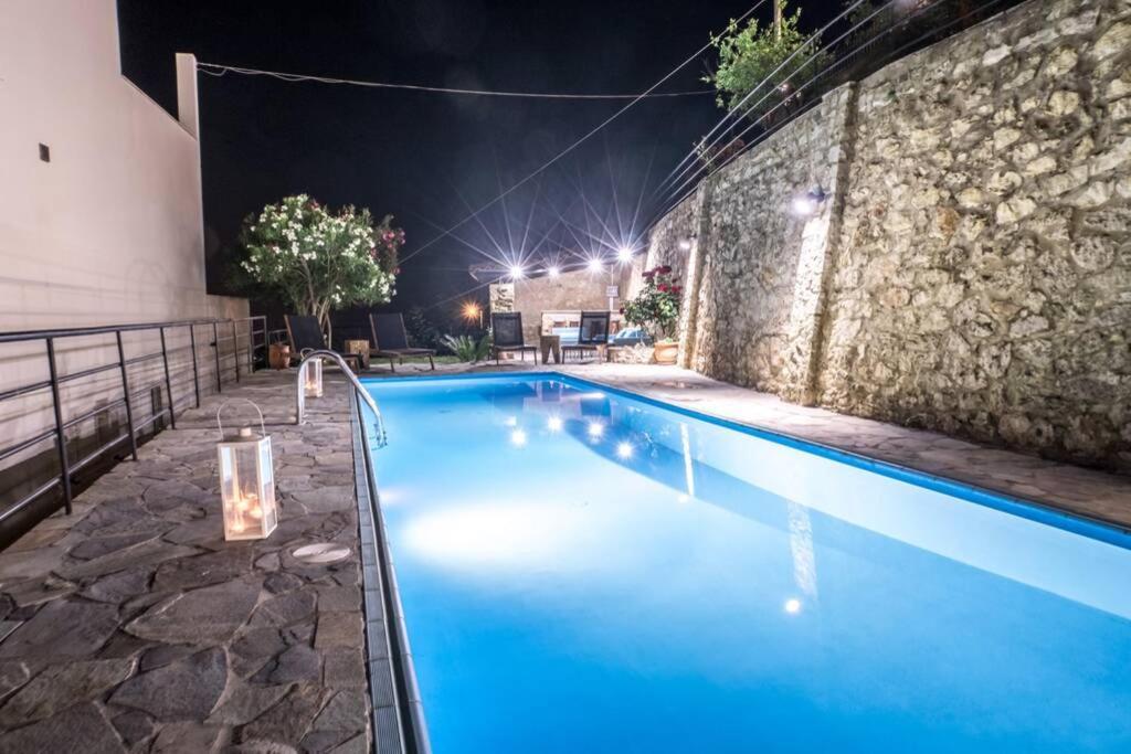Ventus, 40sqm Private Pool & Hot Tub! Apartment *