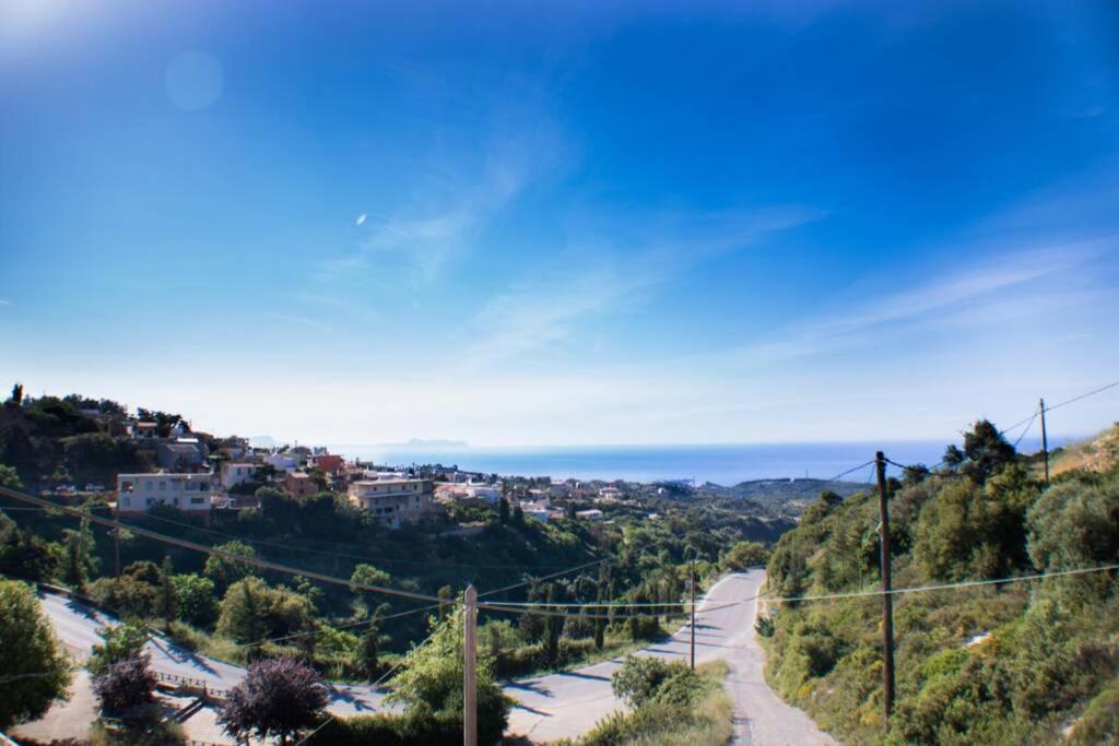 Ventus, 40sqm Private Pool & Hot Tub! Roussospition