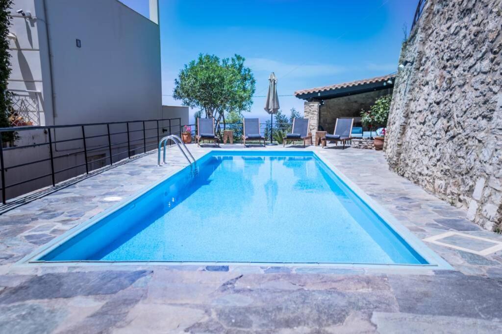 Ventus, 40sqm Private Pool & Hot Tub! Apartment Roussospition