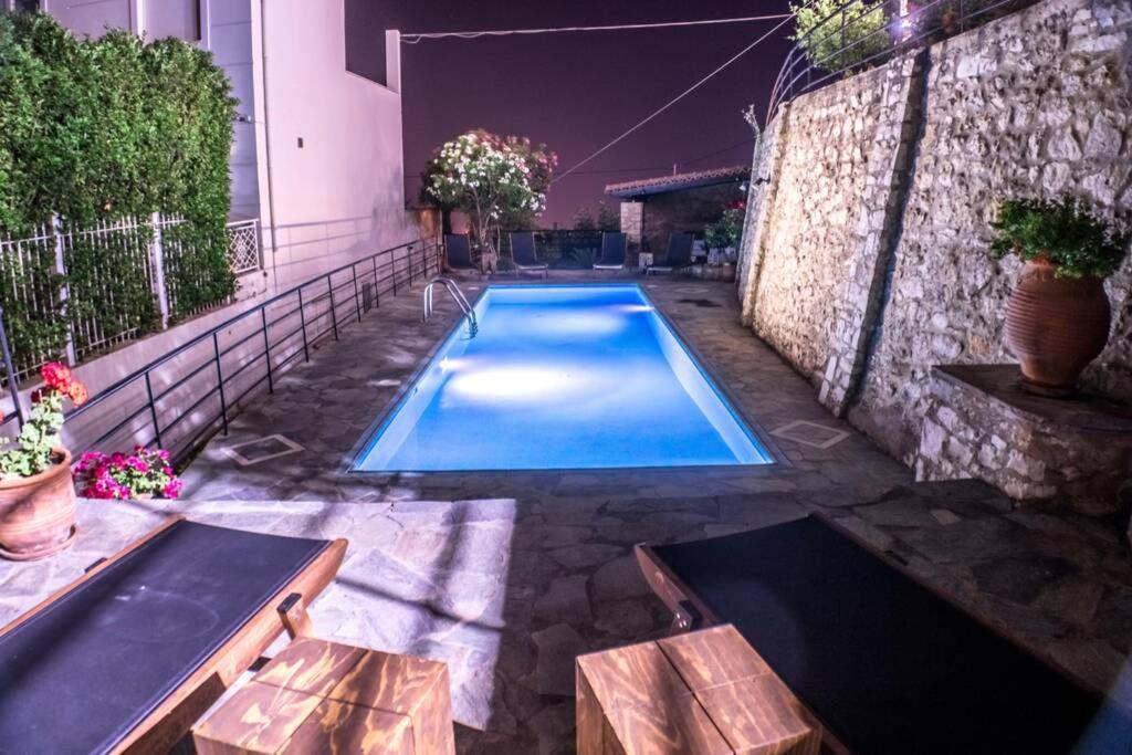 Ventus, 40sqm Private Pool & Hot Tub!