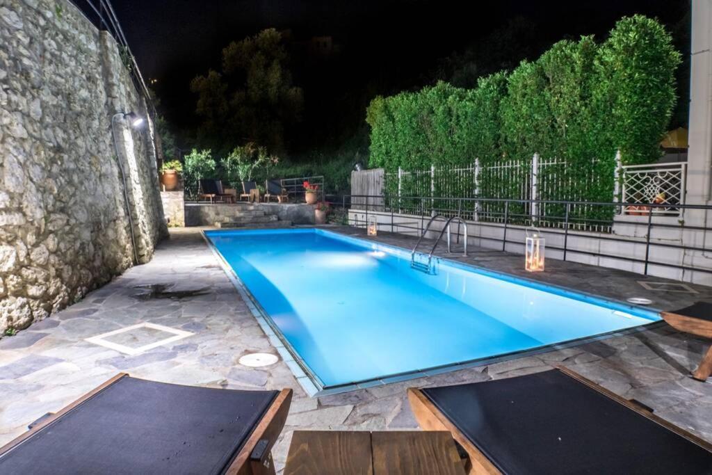 Ventus, 40sqm Private Pool & Hot Tub! Apartment Roussospition