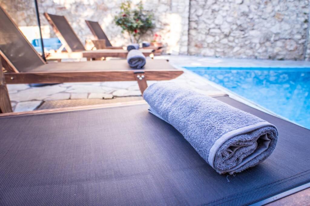 Apartment Ventus, 40sqm Private Pool & Hot Tub!