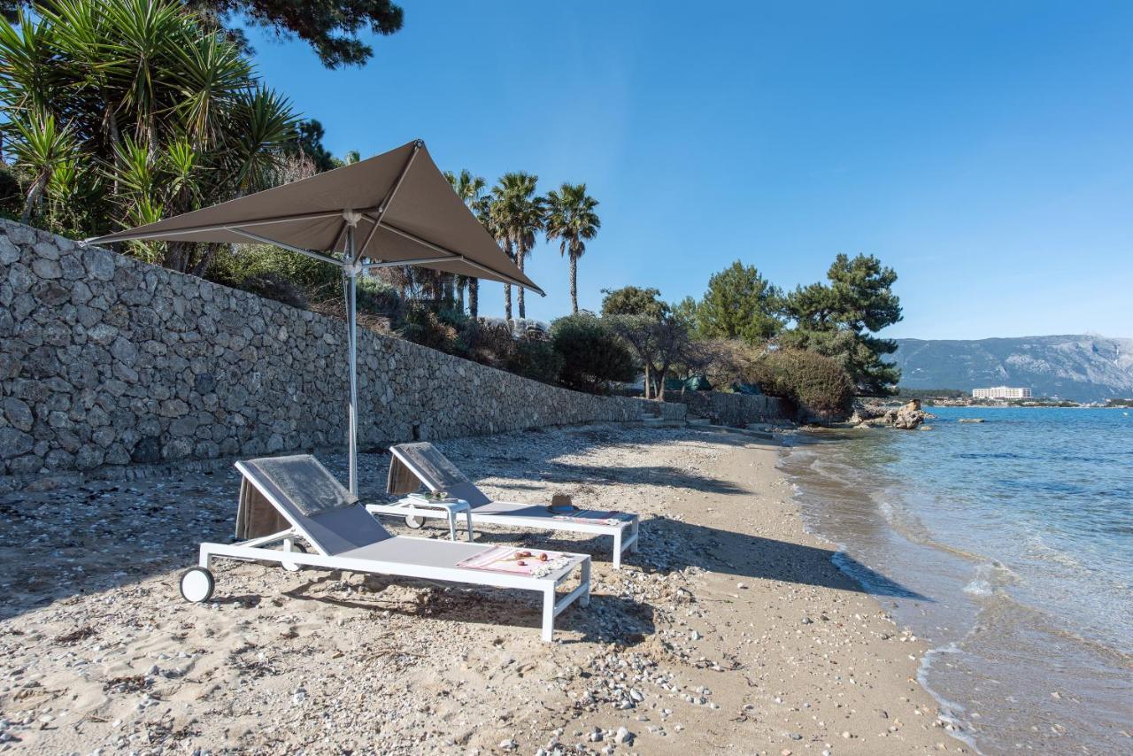 Villa Costele With Private Sandy