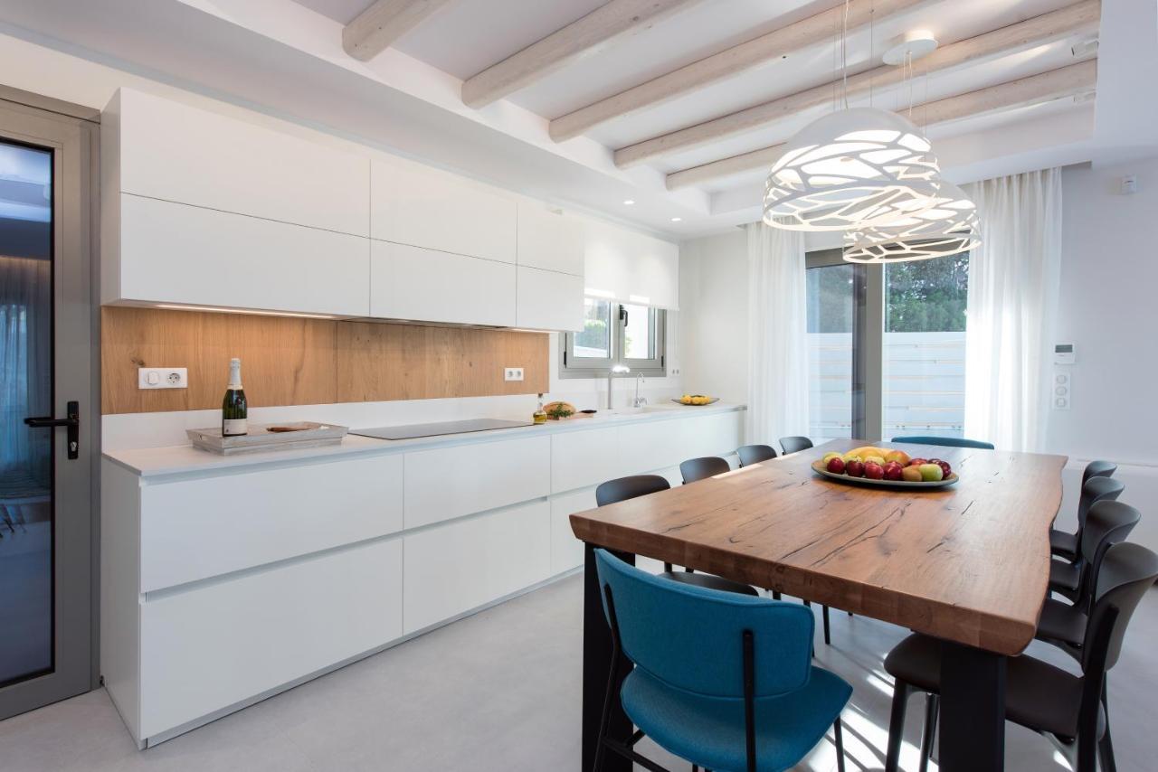 Costele With Private Sandy Villa